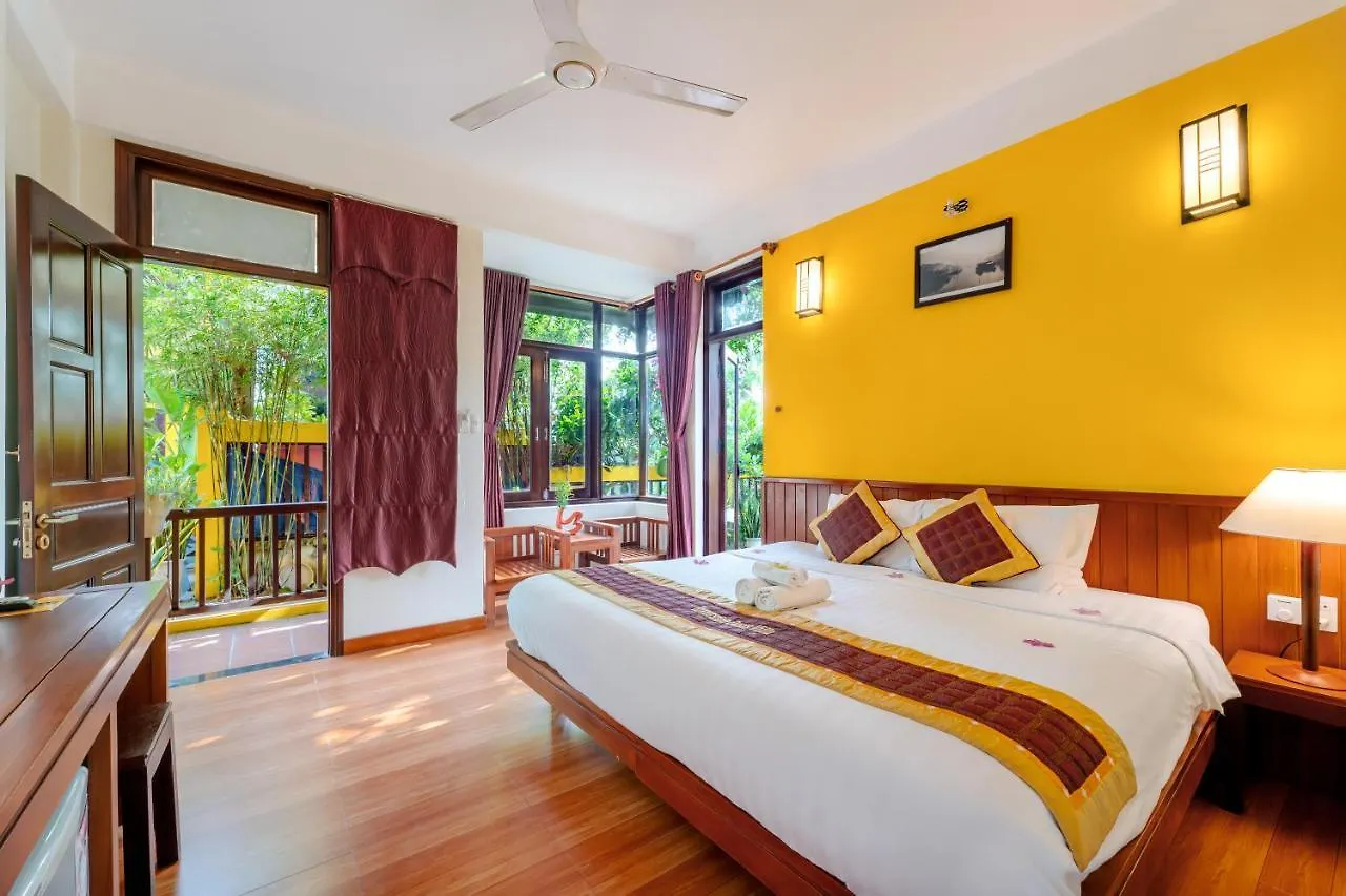 Riverside Oasis Hoi An Ancient Villa 3*,